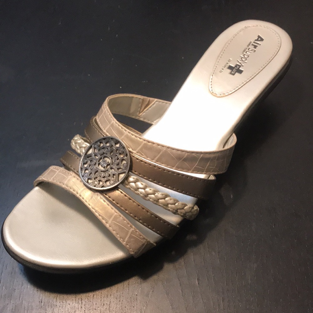 Air supply plus 9 Wide Medallion Sandal